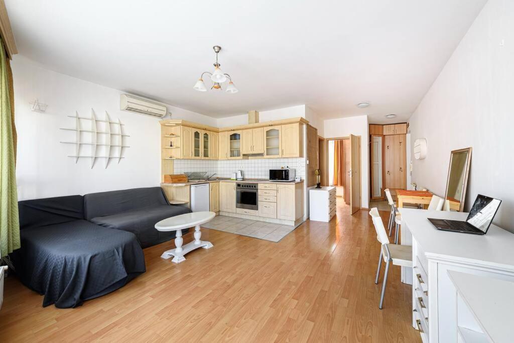 Lovely Apartment In City Centre For 4 Guests Budapest Exterior foto