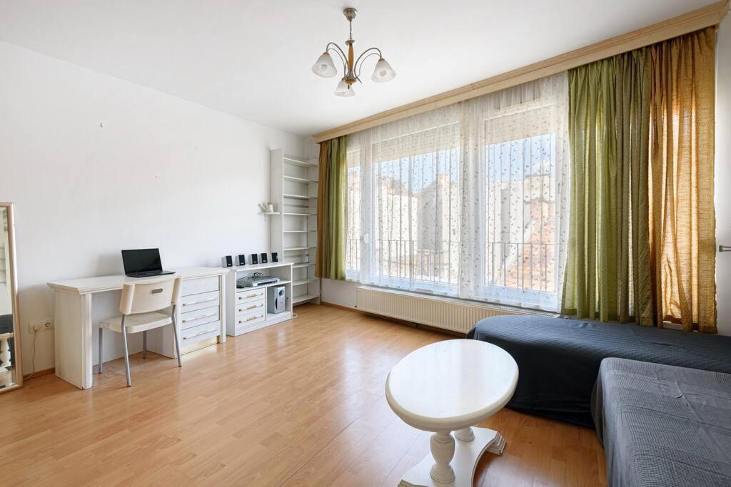 Lovely Apartment In City Centre For 4 Guests Budapest Exterior foto