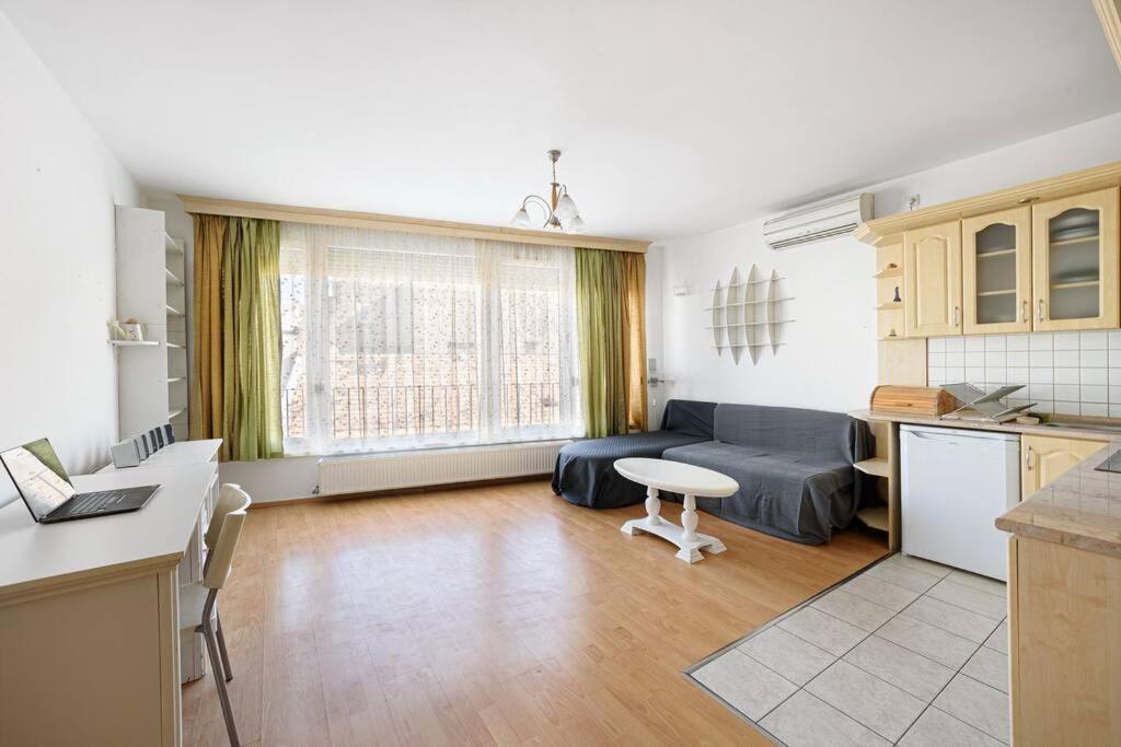 Lovely Apartment In City Centre For 4 Guests Budapest Exterior foto