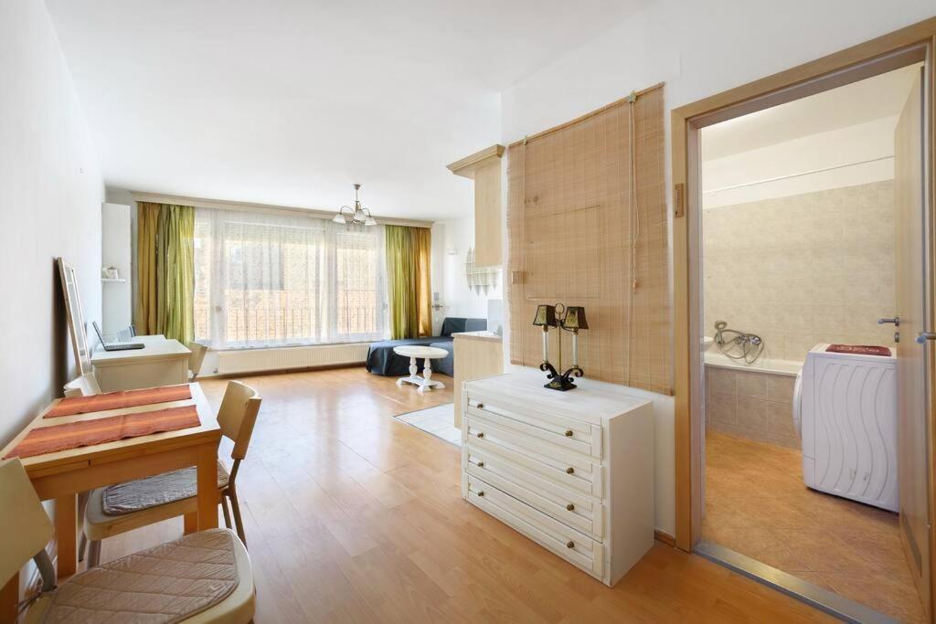Lovely Apartment In City Centre For 4 Guests Budapest Exterior foto