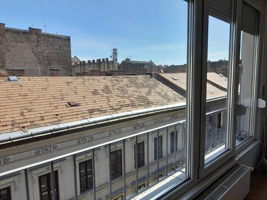 Lovely Apartment In City Centre For 4 Guests Budapest Exterior foto